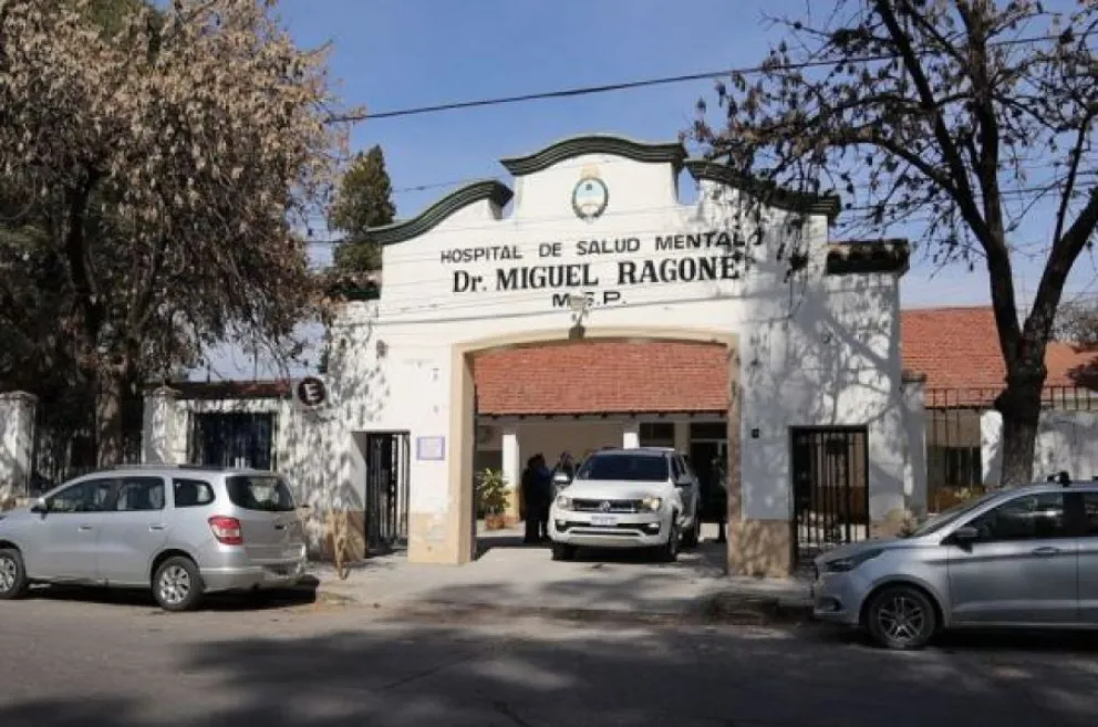 Muerte de un joven en el Hospital Ragone: su familia asegura que tenía golpes en todo el cuerpo