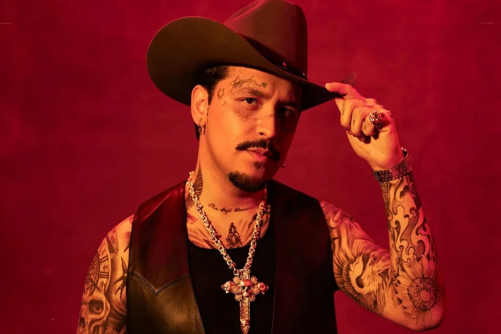 Christian Nodal, bajo críticas por priorizar a su "segundo bebé" sobre su hija Inti
