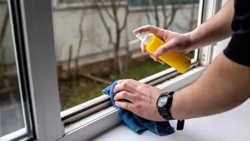 Dile adiós a la suciedad en los rieles de las ventanas: un truco simple y práctico que hará brillar tu hogar