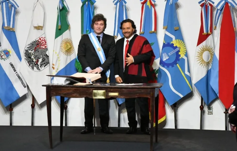 Gustavo Sáenz firmó el Pacto de Mayo: "Hoy comienza una nueva Argentina"