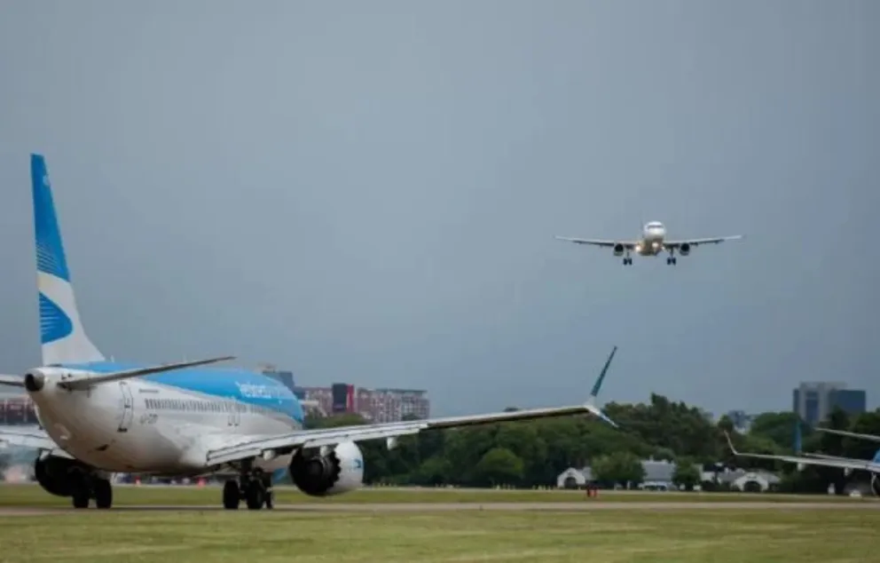 "Cielos abiertos": el decreto del Gobierno Nacional que desregula el sector aerocomercial