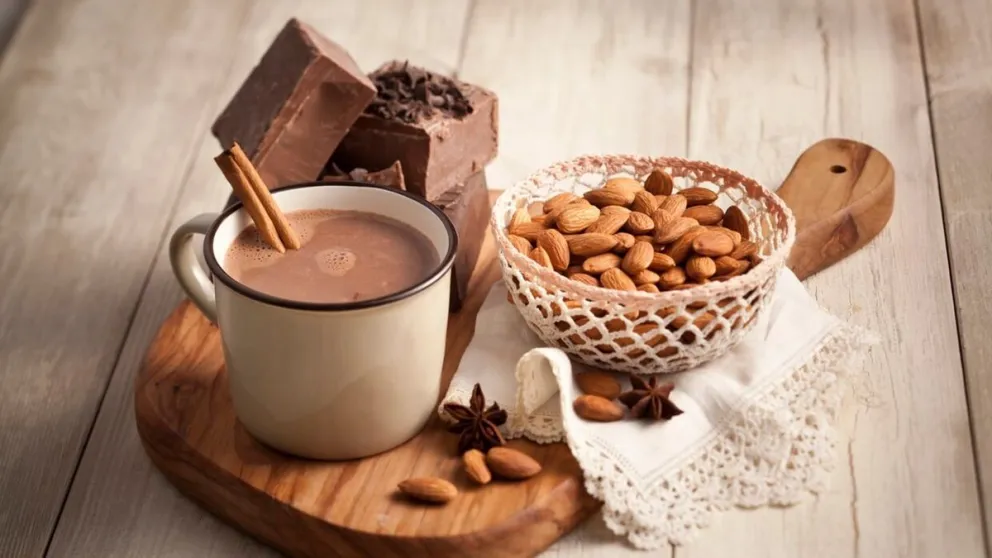 Esta es la receta para preparar un chocolate caliente perfecto: fácil y con toques especiales