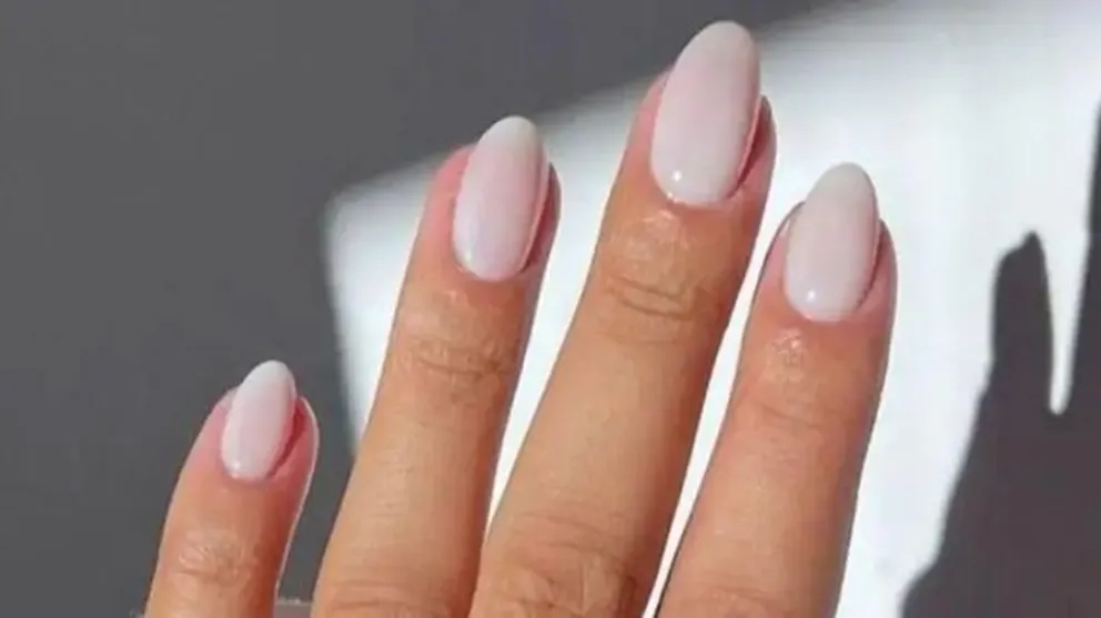 Nail Art-milky nails