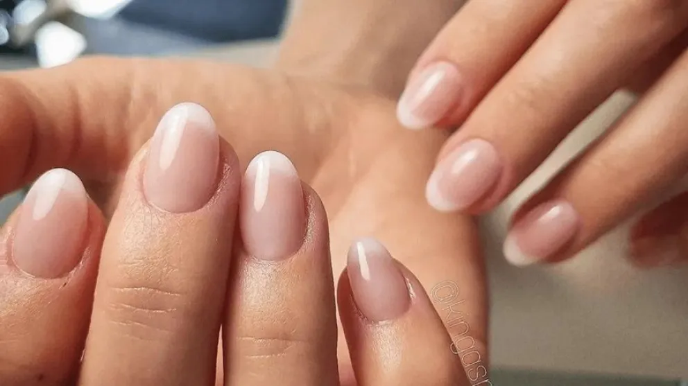 Nail Art-milky nails