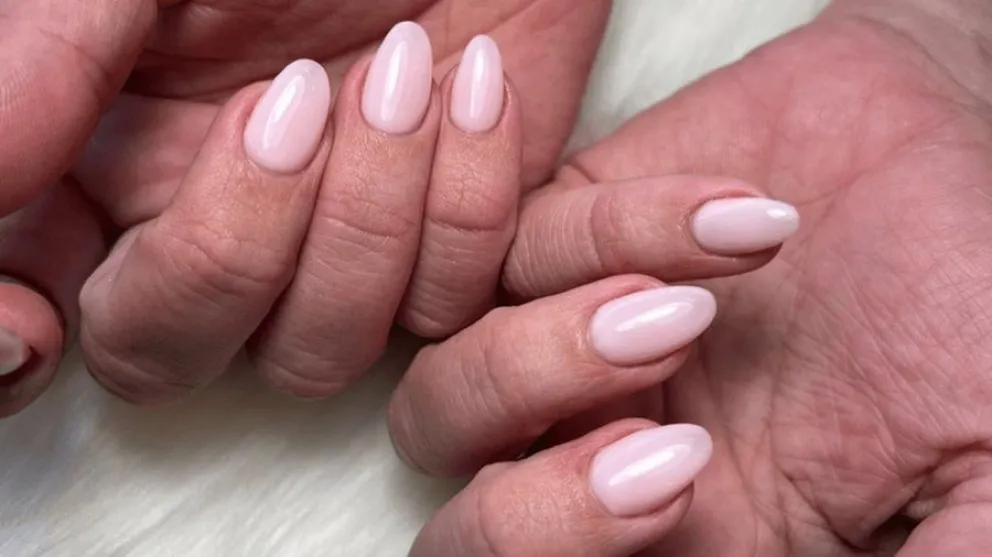 Nail Art-milky nails