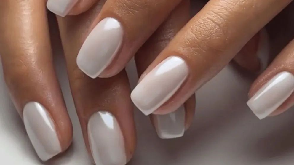 Nail Art-milky nails
