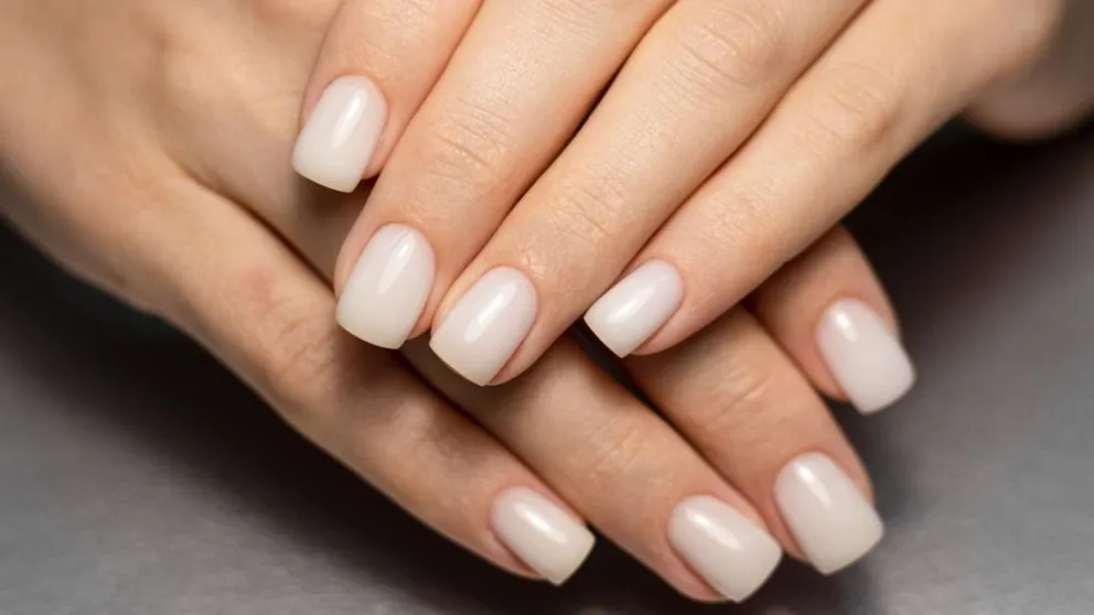 Milky Nails: la elegante tendencia en Nail Art de las celebridades que revoluciona las redes sociales 