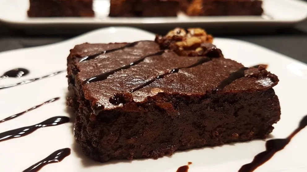 Esta es la receta saludable de brownies chocolatosos que es furor en redes: deliciosa y con solo tres ingredientes