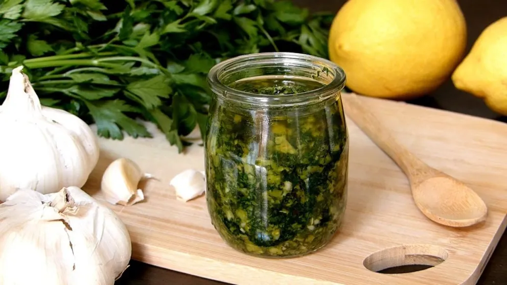 Transforma tus recetas con la magia de la salsa gremolata: un condimento que marca la diferencia