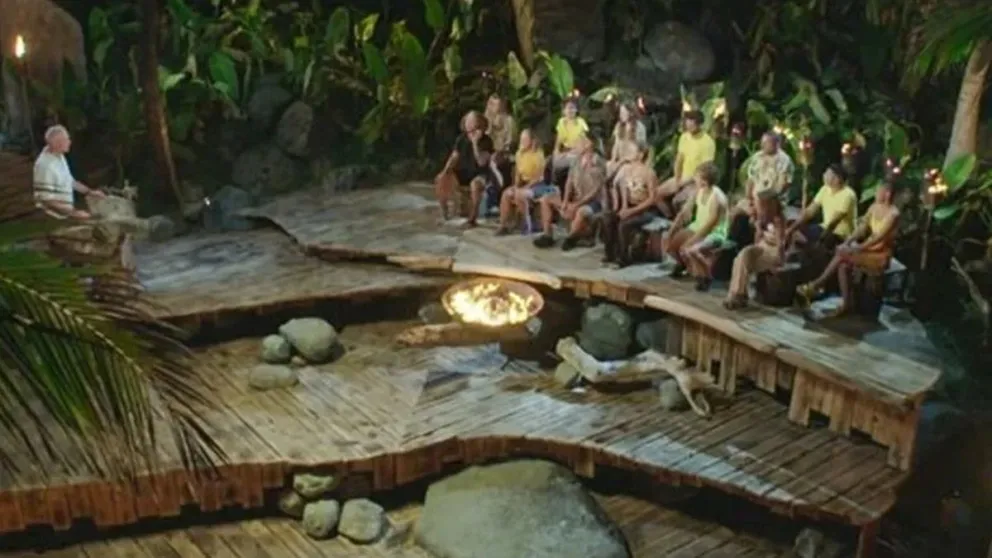 Este es el primer eliminado de Survivor: una emotiva partida y críticas que sacudieron el campamento