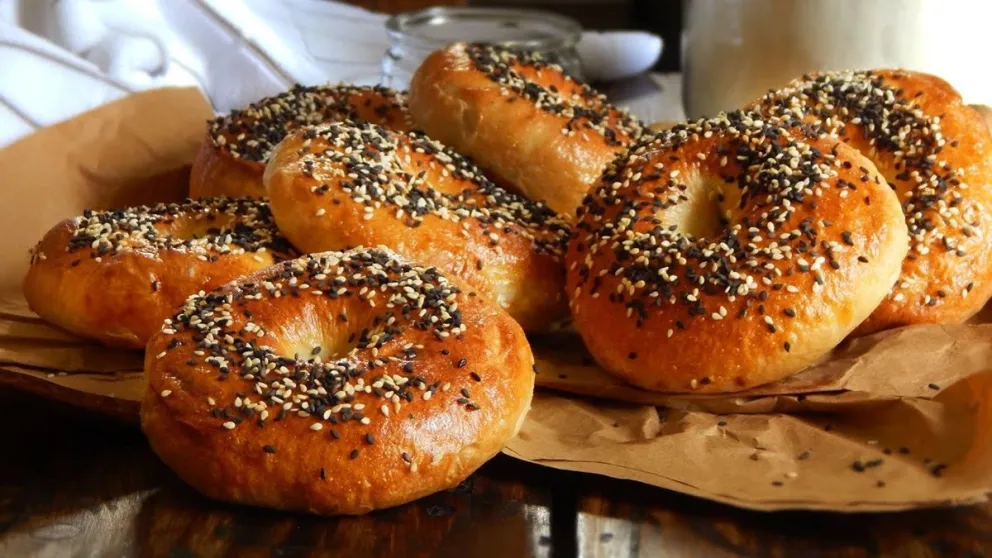 Prepará deliciosos bagels en minutos: la receta perfecta con solo tres ingredientes