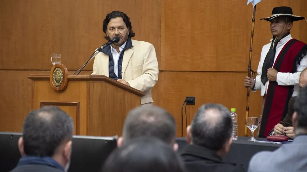Brutal golpiza en San Lorenzo: Gustavo Sáenz brindó su apoyo a los familiares de las víctimas