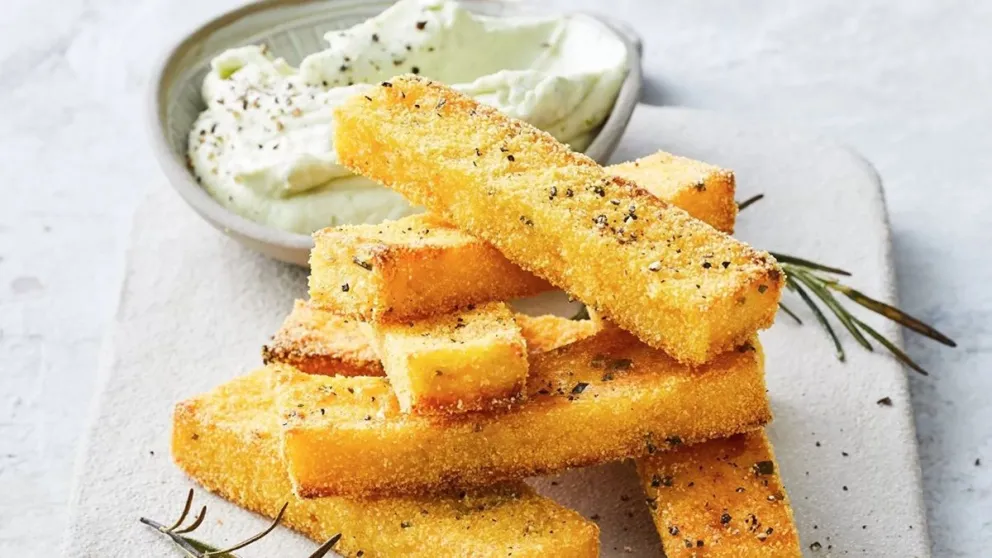 Sorprendé a todos con este snack irresistible: palitos de polenta, una receta deliciosa y crujiente
