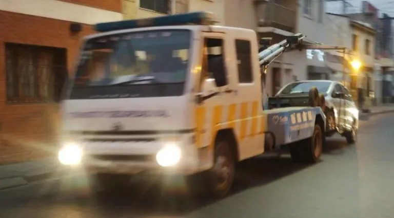 Borracho auto remolcado