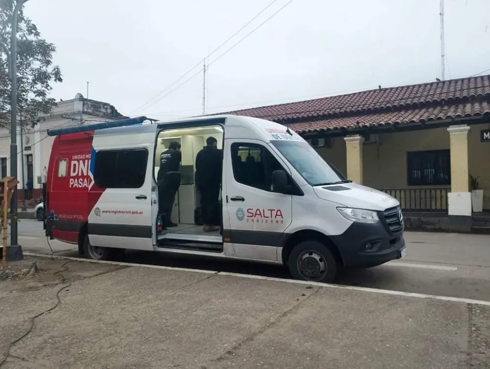 El móvil del Registro Civil llegó a Orán: estos son los trámites que se pueden realizar