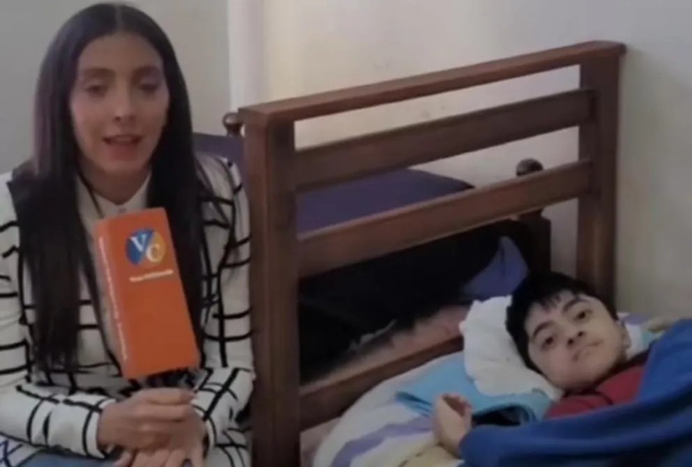 Bautista tiene "huesos de cristal" y necesita la ayuda de los salteños para comprar un colchón antiescaras
