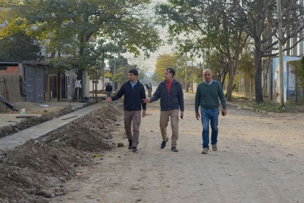 Orán: Baltasar Lara Gros recorrió la calle Arenales para supervisar las obras de pavimentación