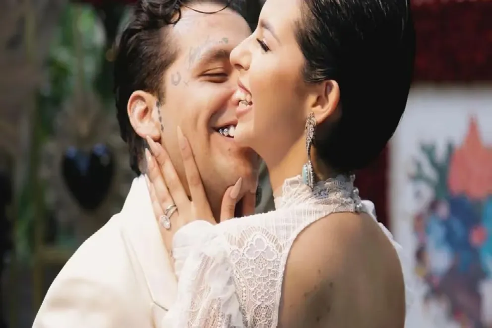 Ángela Aguilar usó más de un vestido de novia en su boda con Christian, aquí te damos los mejores detalles de sus looks