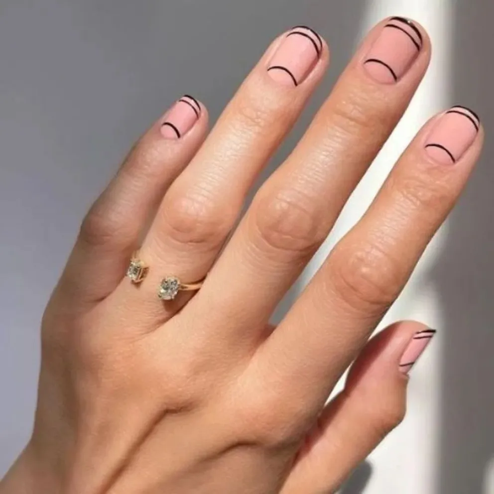 Nail Art-rosa y negro