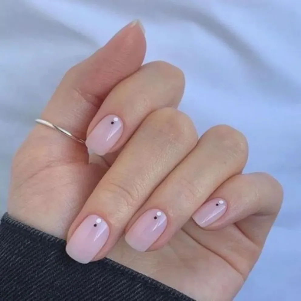 Nail Art-rosa y negro