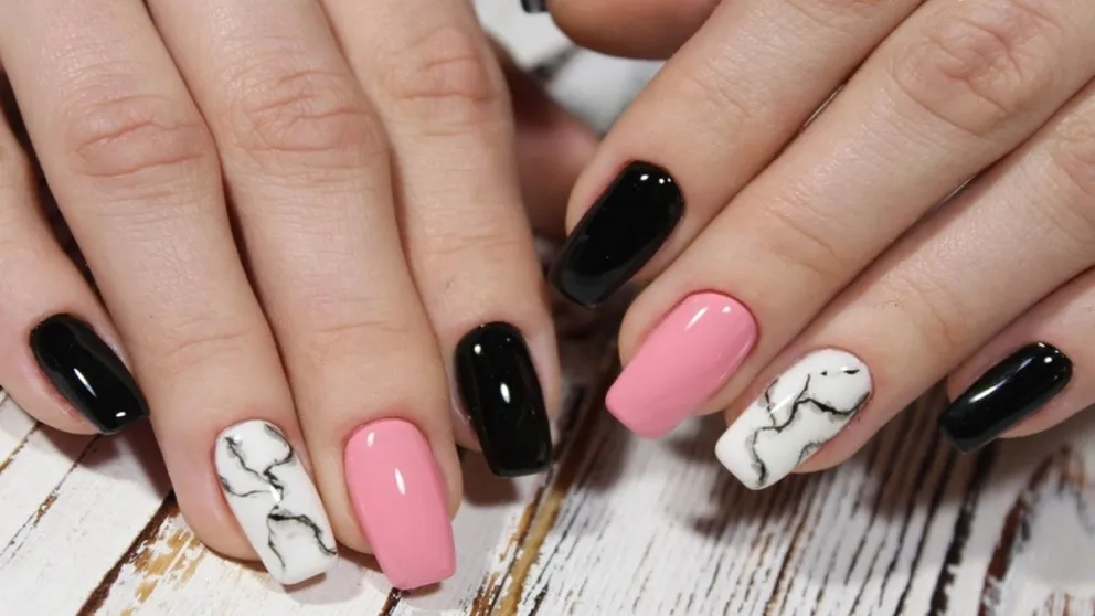 Atrevete a cambiar el estilo de tus uñas con estos diseños de Nail Art rosa y negro: muy audaz y sofisticado 