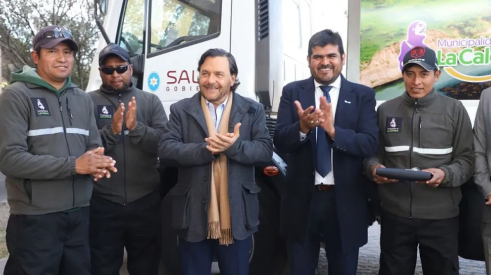 Gustavo Sáenz hizo entrega de camiones de residuos en La Caldera: "Con criterio federal"