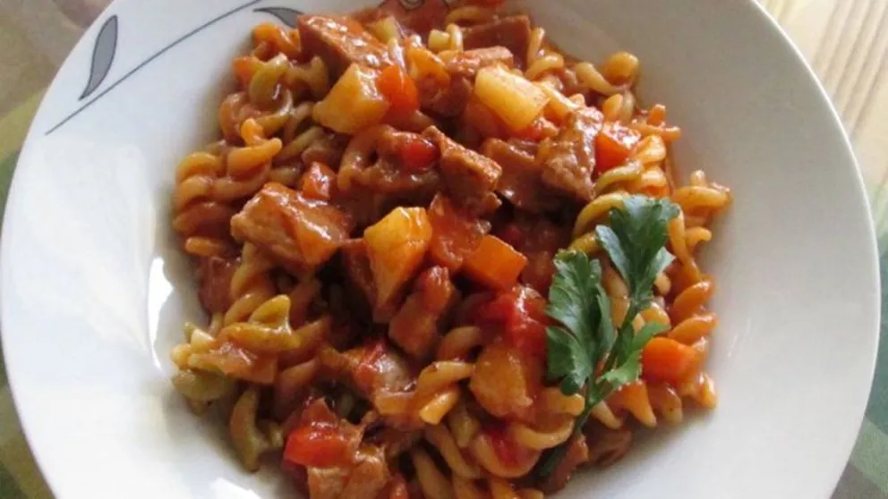 Calentá tu invierno con esta receta de guiso de fideos: una comida reconfortante y deliciosa