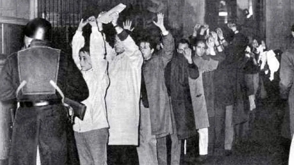 La noche de los bastones largos