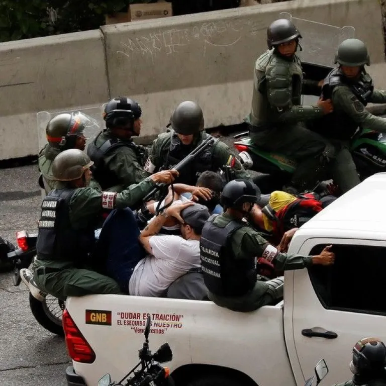 Secuentras a j&oacute;venes y pol&iacute;ticos venezolanos