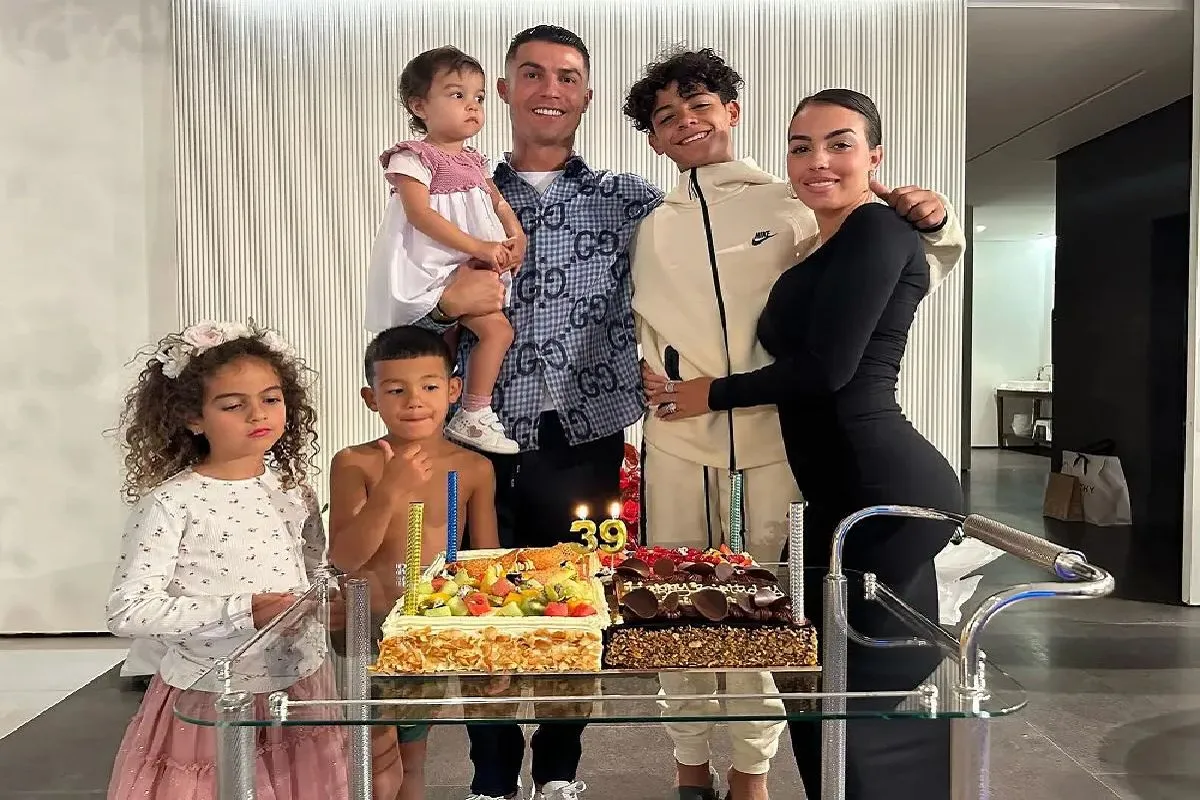 CRISTIANO Y FAMILIA