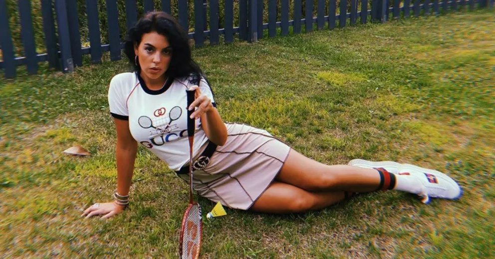 Georgina Rodríguez deslumbra con un bikinazo blanco que resalta sus descomunales curvas 