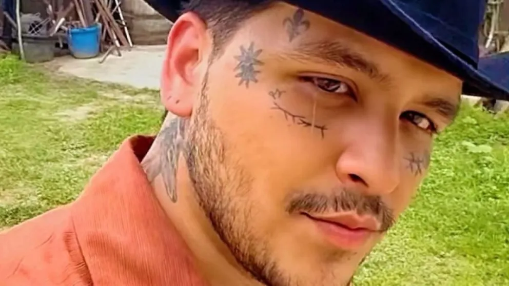 Christian Nodal le lanza fuertes palabras a Ángela Aguilar en pleno concierto