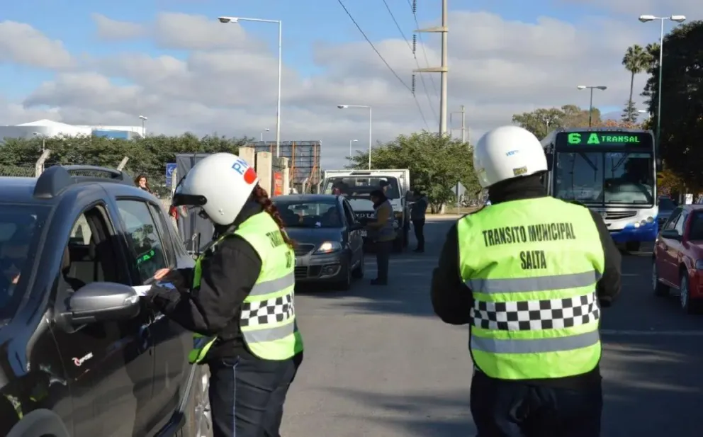 Campo Quijano: dos inspectoras de tránsito fueron golpeadas por el padre de un menor que circulaba en moto