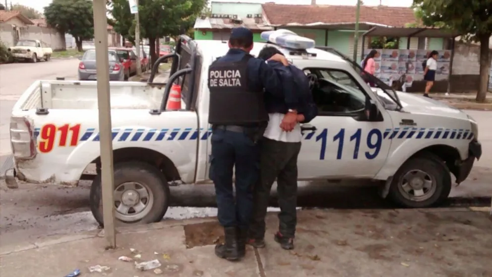 Persecución y conmoción en Las Lajitas: un joven intentó secuestrar a una chica que caminaba sola por la calle