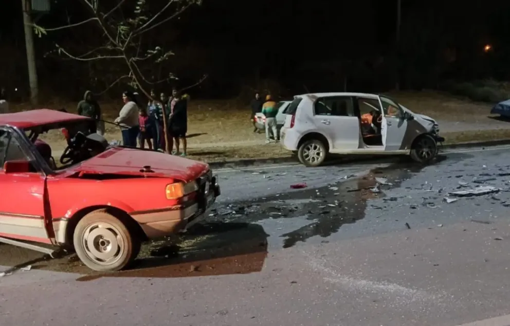 Monumental choque en Costanera de San Lorenzo: hay varios heridos, uno en estado crítico