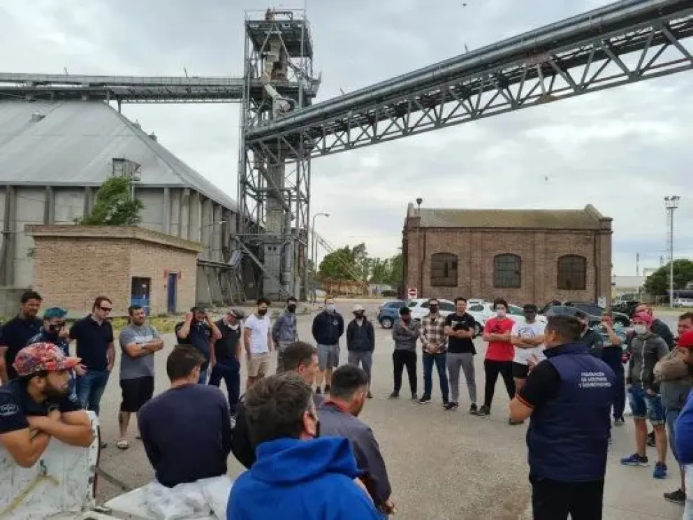 Aceiteros: tras tres días de paro, las empresas reportan pérdidas millonarias y crece el conflicto
