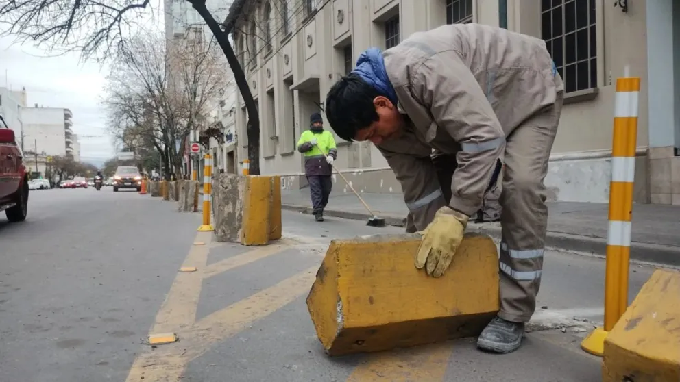Mayor seguridad vial: retiraron los bodoques de cemento de las ciclovías en Avenida Belgrano