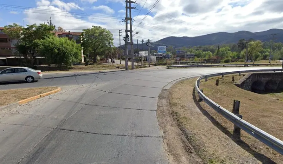 Brutal accidente en zona norte: una moto chocó contra un automóvil