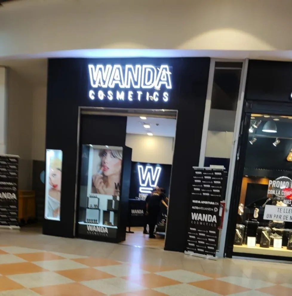 Wanda Nara - tienda de cosm&eacute;ticos