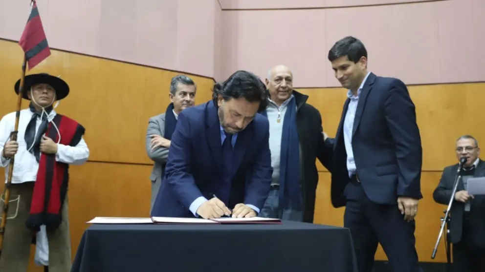 Gustavo Sáenz firmó la reanudación de las obras de la Ciudad Judicial de Orán