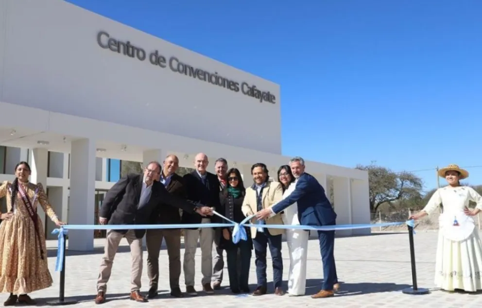 Gustavo Sáenz inauguró el Centro de Convenciones de Cafayate: "Nos comprometimos y cumplimos"