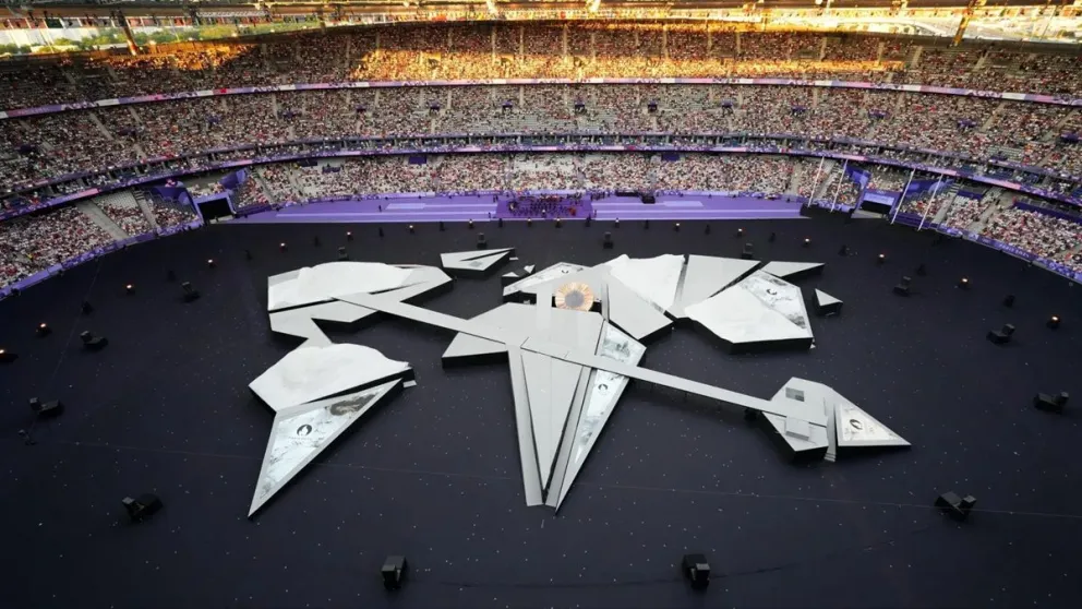 La impactante entrada épica de Tom Cruise en el cierre de los Juegos Olímpicos: las redes estallaron con memes