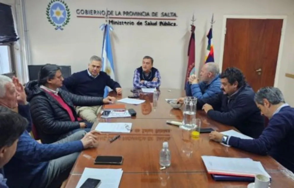 Salud en Salta: el Gobierno provincial avanza en el pago de la deuda millonaria de las obras sociales
