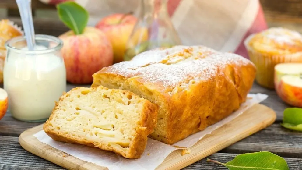 Convertí tu merienda en algo saludable con este budín de manzana y avena: una receta rica en fibras y proteínas