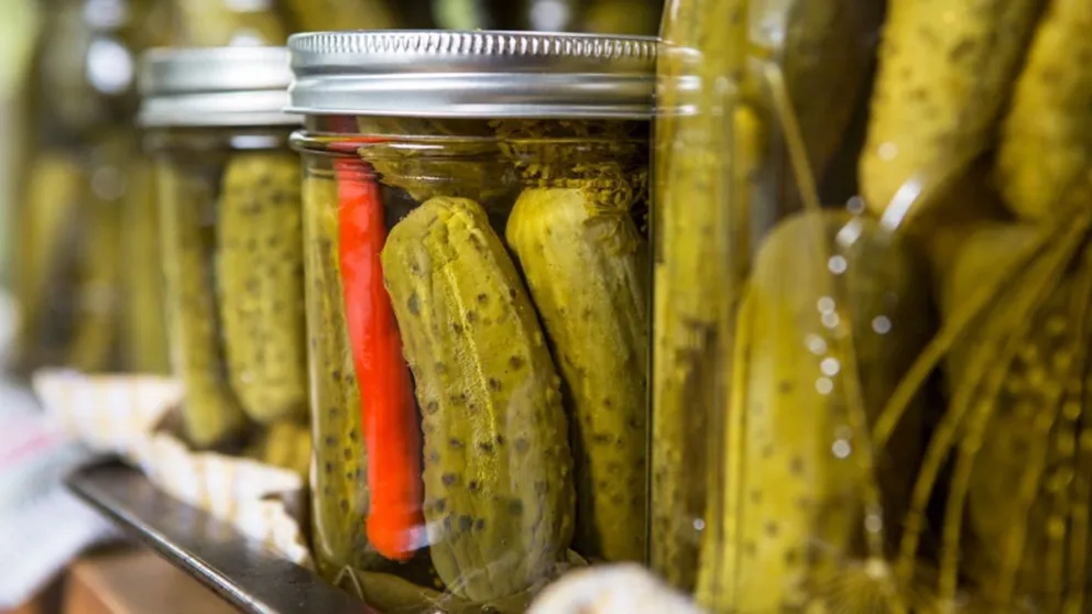 Descubrí cómo hacer una conserva casera de pepinos y zanahorias: una receta de un snack delicioso y saludable