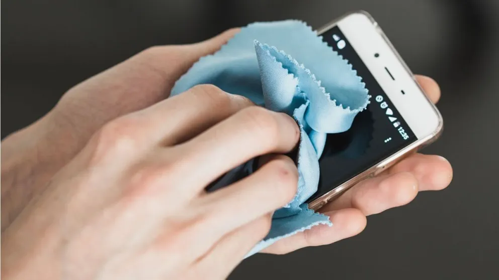 El truco casero que necesitás saber: cómo desinfectar tu celular y mantenerlo libre de bacterias