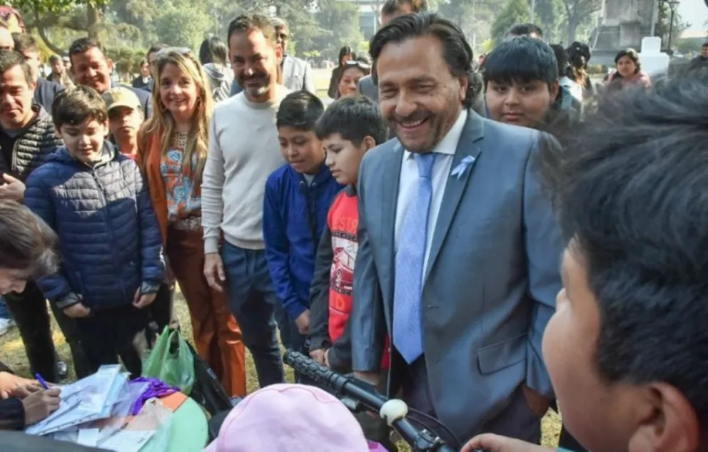 Día de las Infancias: Gustavo Sáenz asistió a una bicicleteada y compartió junto a grandes y chicos