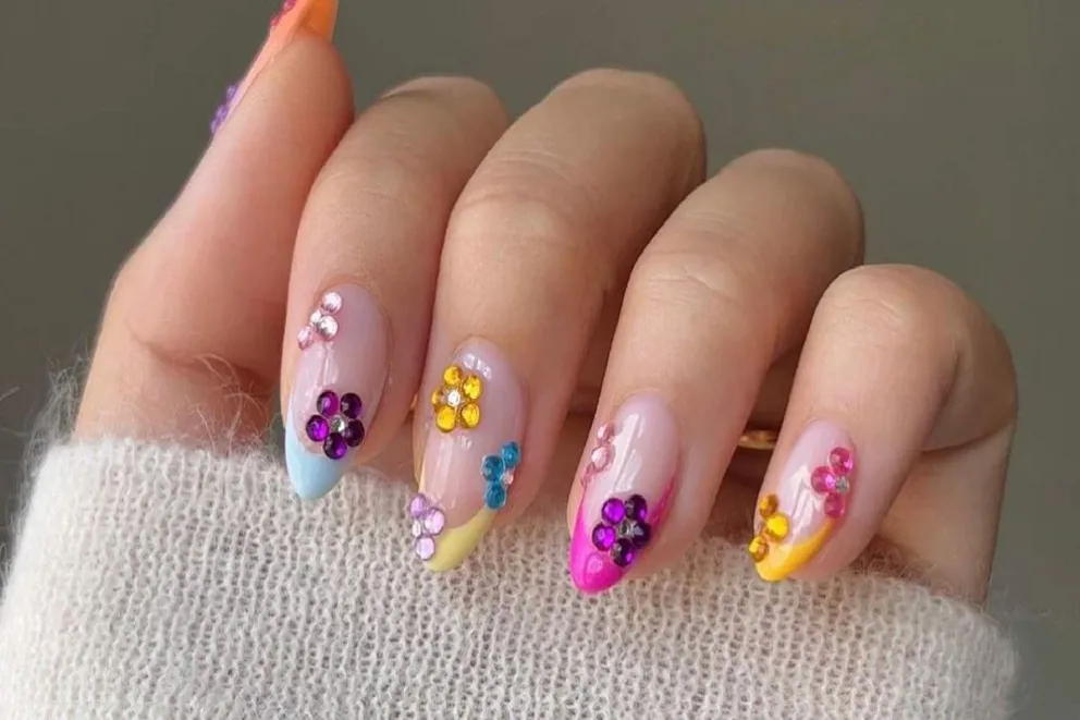 Descubre las últimas tendencias en Nail Art en uñas francesas: 10 diseños para manos elegantes y rejuvenecidas