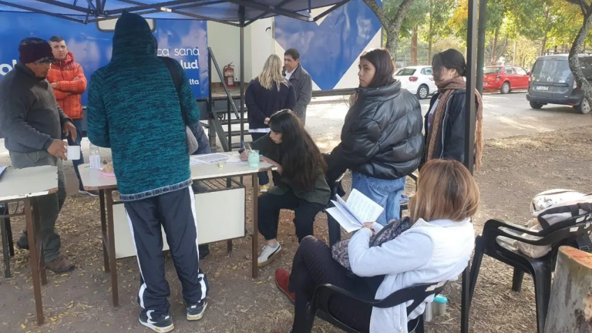M&oacute;vil odontol&oacute;gico en la UNSa