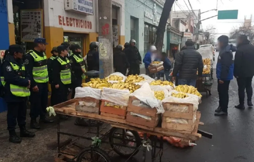 Con machete y cuchillo: dos hombres generaron tensión en pleno centro salteño